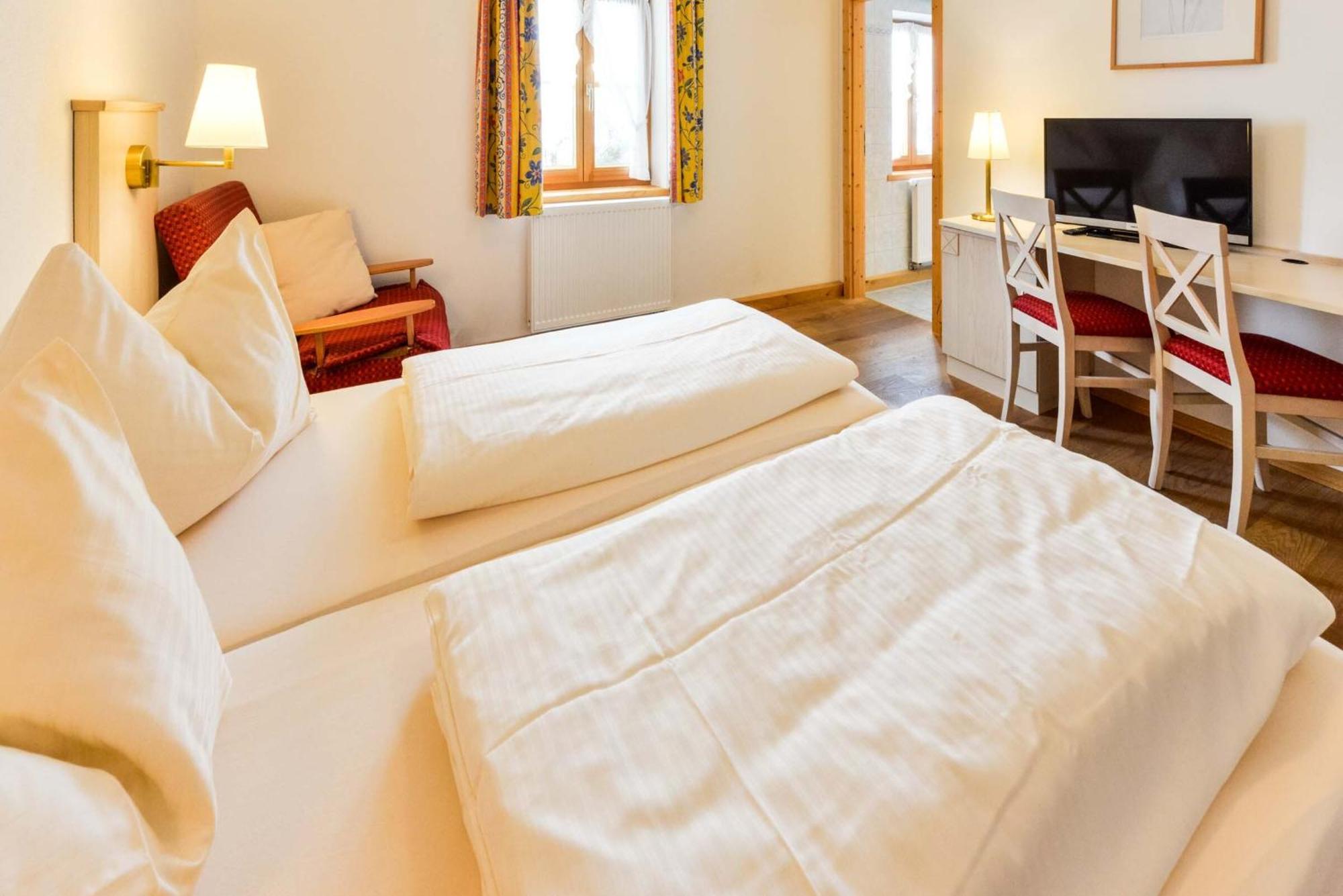 Landhotel Und Gasthof Kirchberger Wildsteig Kamer foto